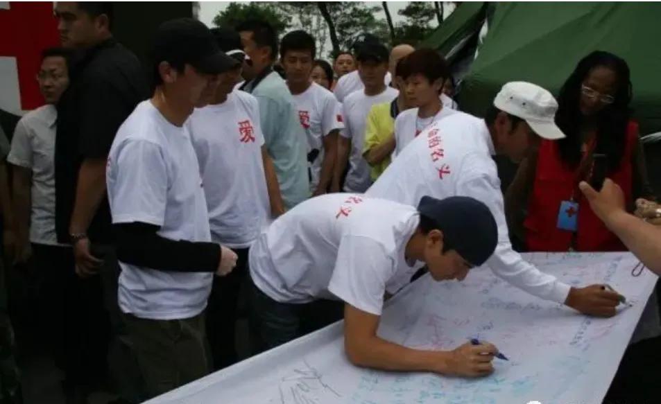 刘德华2008汶川赈灾晚会视频,刘德华香港赈灾512义演完整版