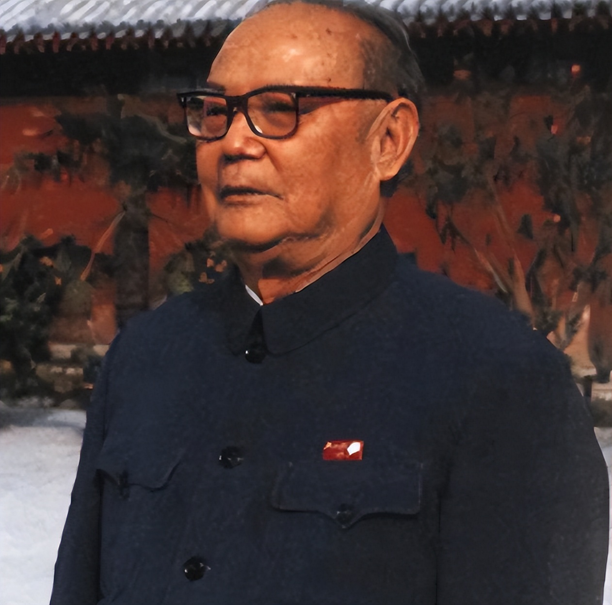 83年古月结束表演，*尚昆杨**亲自接见：我不懂表演，但提两条建议