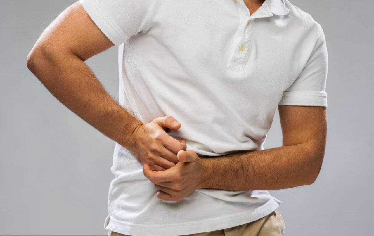 肚子老是咕咕响经常放屁肝有问题,经常放屁可能是肝不好了医生提醒