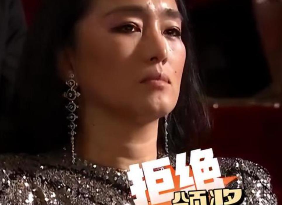 巩俐第几次陪同法国总统访华,巩俐随同法国总统访华视频