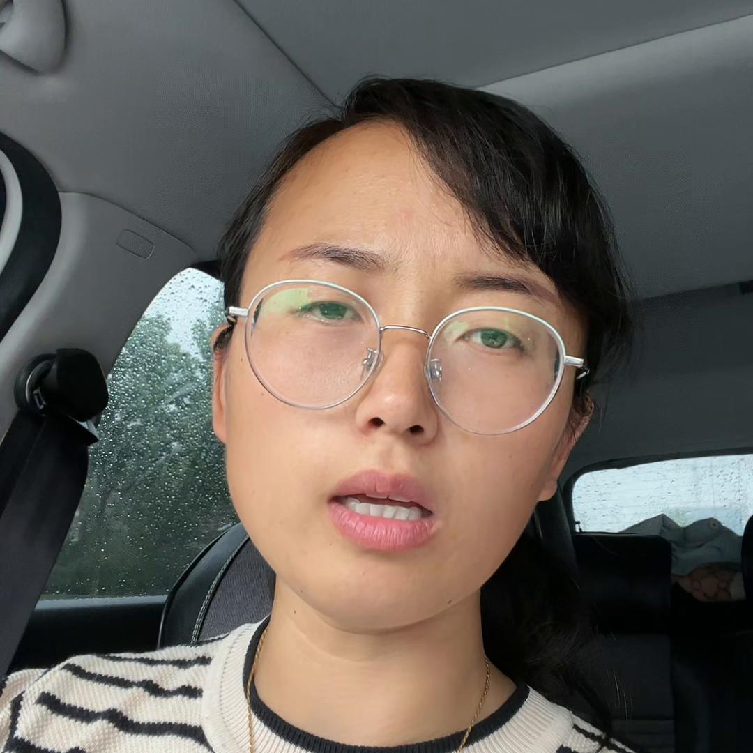 顾客没带成,吹怀一把伞,😂😂,各位小主想往开发区方向发...