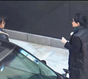 王菲谢霆锋世纪大复合大牵手图片,王菲谢霆锋牵手而行再现世纪牵手