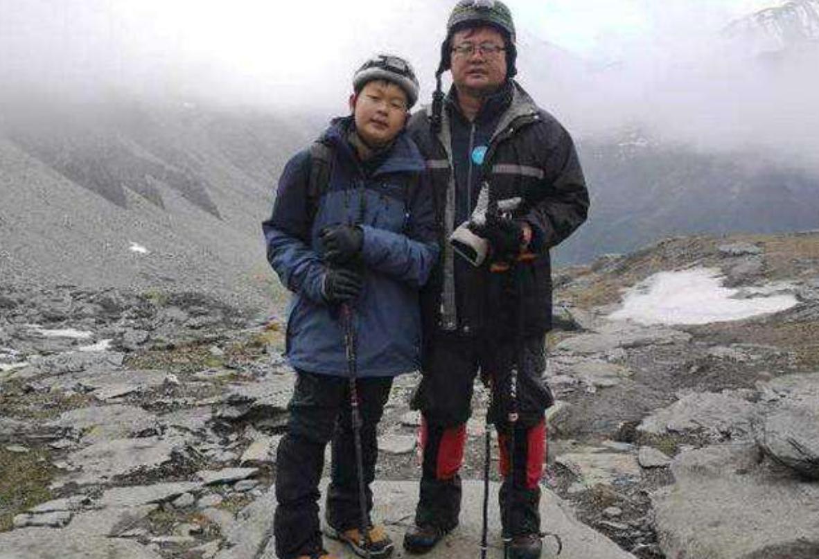 10年前被父母逼迫雪地奔跑,10年前被爸爸逼的雪地里跑步