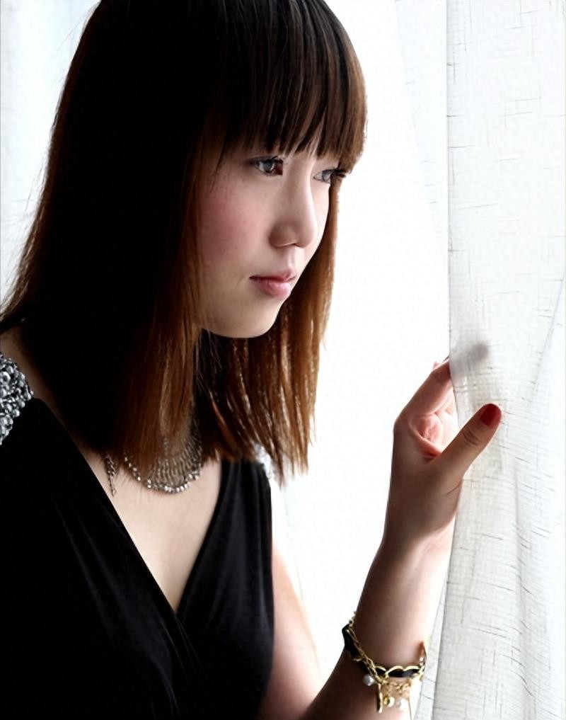 “最红裸模”*筱雨张**：22岁时拍写真火爆全网，如今将近40岁仍单身