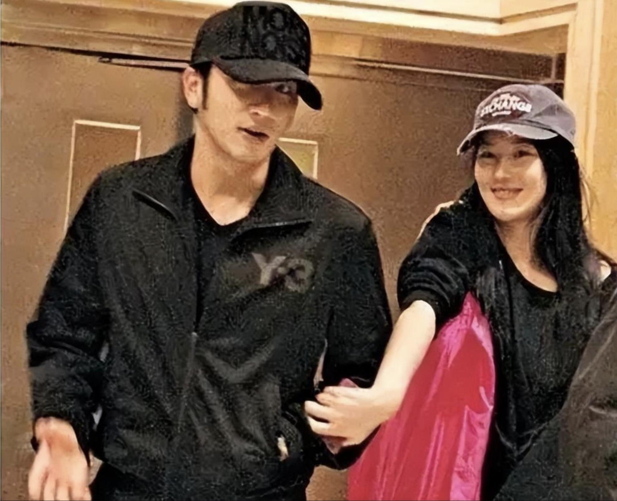 张馨予:被渣两次,深陷“野模”风波,却摇身一变成“最美军嫂”