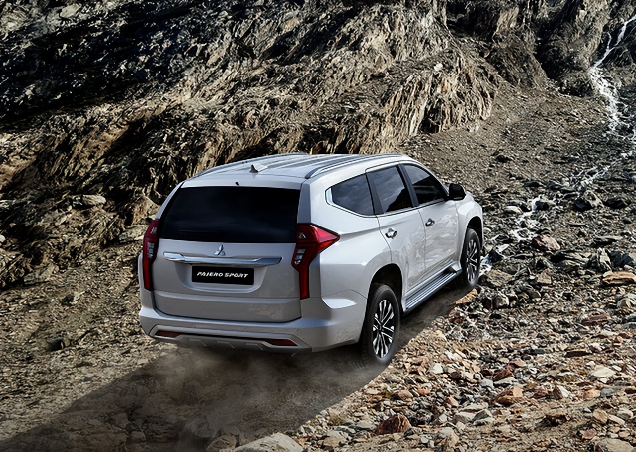 三菱帕杰罗和帕杰罗劲畅区别,三菱帕杰罗劲畅和日产途达哪个好