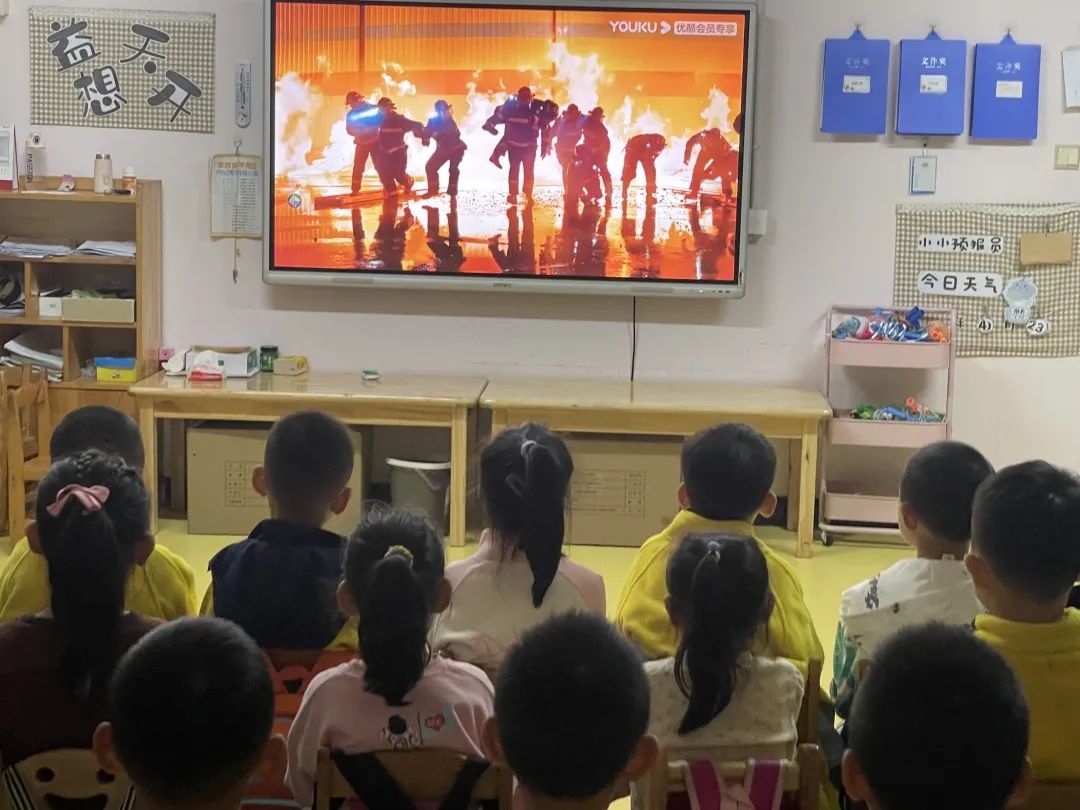 【垣曲县滨都幼儿园】滨都萌娃走进*防队消**致敬最美“火焰蓝”