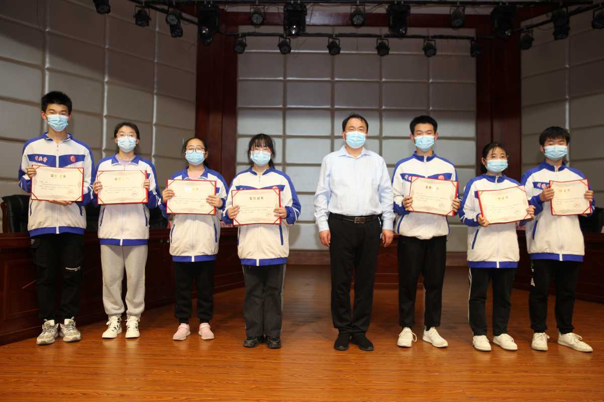 为啥？鹿邑这群高中生“争吵”，“吵得好”还有奖励