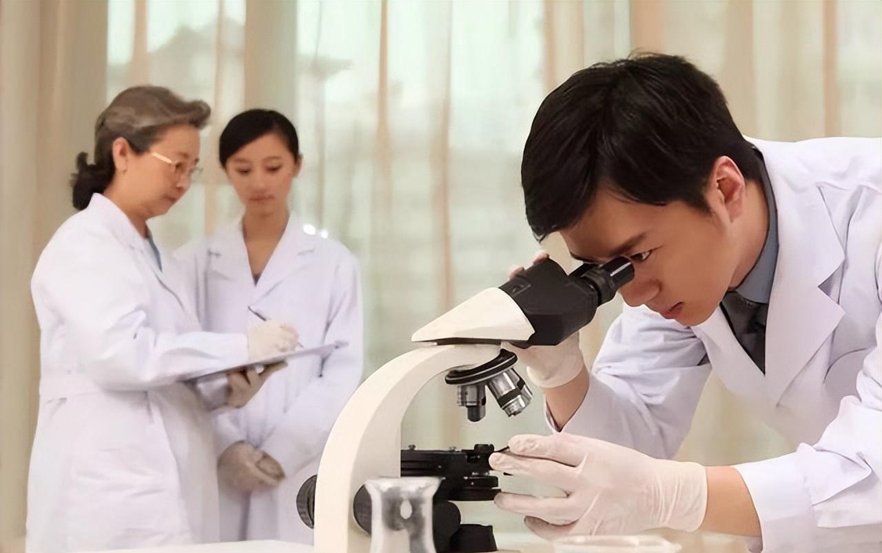 儿媳眨眼逼我说退休金只有3000，亲家跟我不一样