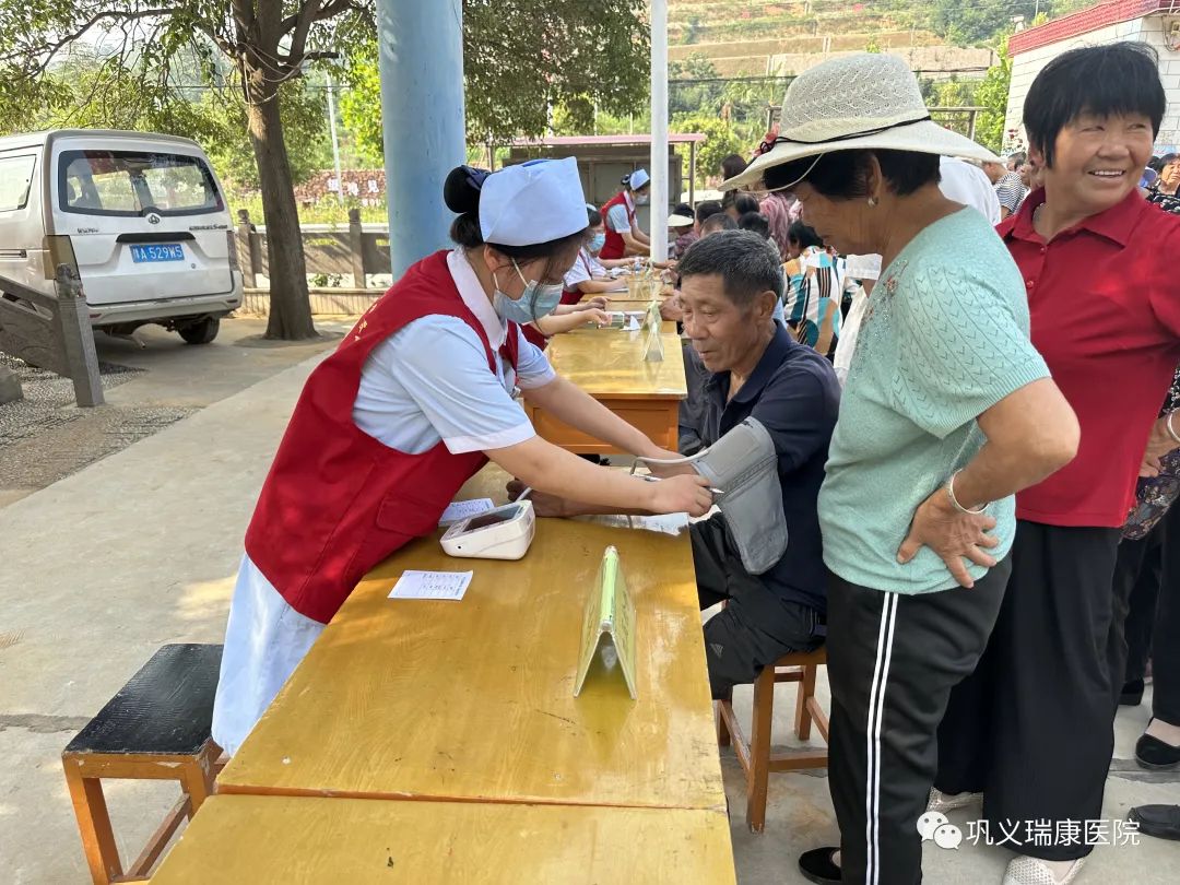 【文明单位】巩义市委*战统**部联合巩义瑞康医院走进米河镇铁山村开展“四送一助力”送健康义诊活动