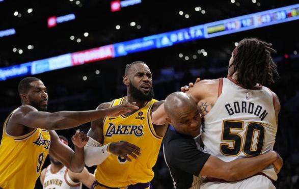 詹姆斯和戴维斯对抗2019赛季,詹姆斯和戴维斯对抗2018赛季