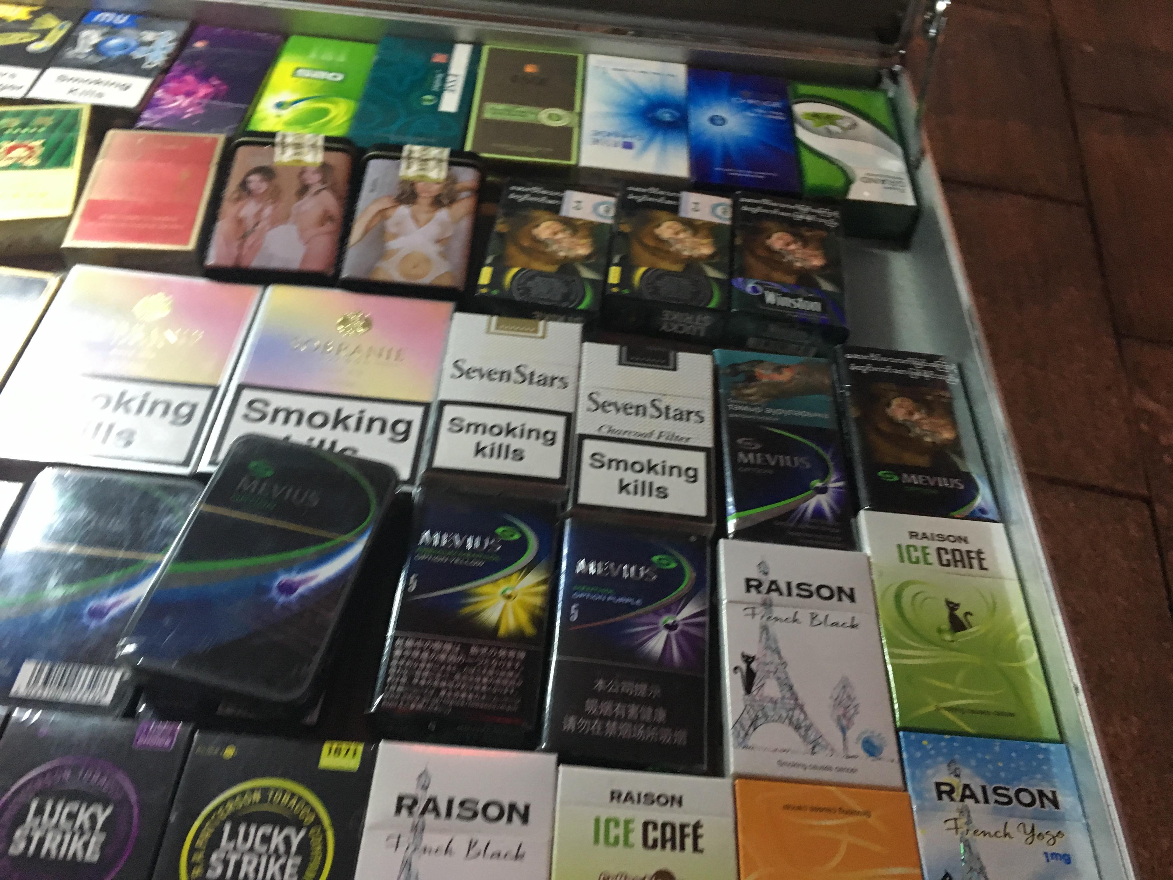 为什么老外总是喜欢找中国人要烟？给不给