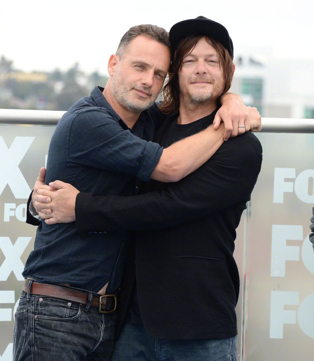 行尸走肉大结局弩哥,行尸走肉12季死亡之城