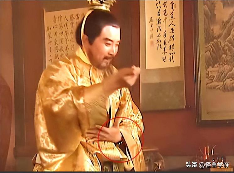 输血管跟电线杆都还能忍，但那个玩手机的，真拿观众当傻子不成？