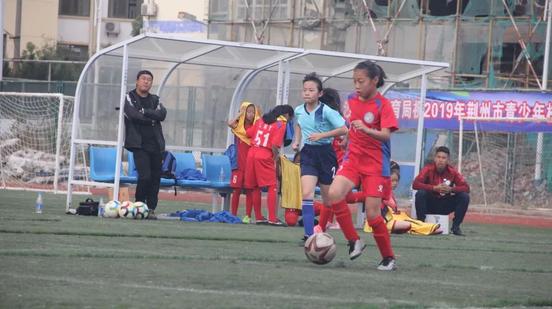 王霜武汉籍足球队,王霜参加首届校园足球联赛