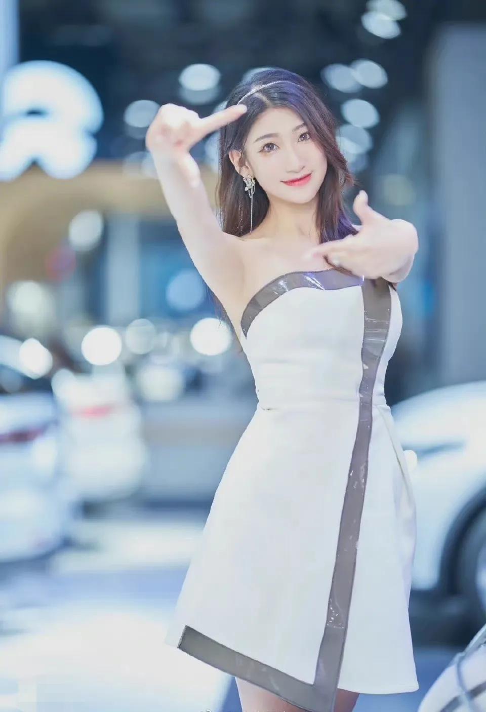 最有亲和力的车模,有亲和力车模