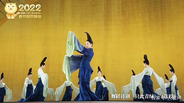 2022年春晚作文素材热点,作文素材及评论共500字