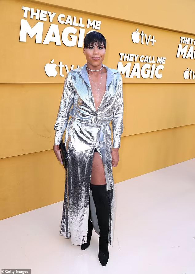 魔术师约翰逊与儿子照片,约翰逊魔术师儿子露腿