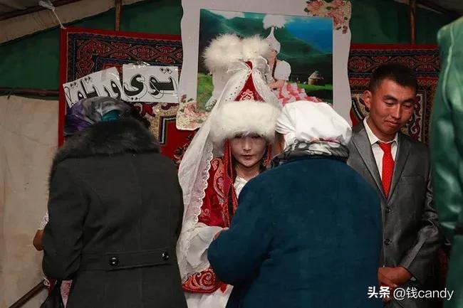 哈萨克族婚礼给新娘唱的歌,哈萨克族哭嫁歌完整视频