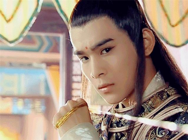 明明很帅自己却觉得很丑,明明很帅却打扮很丑