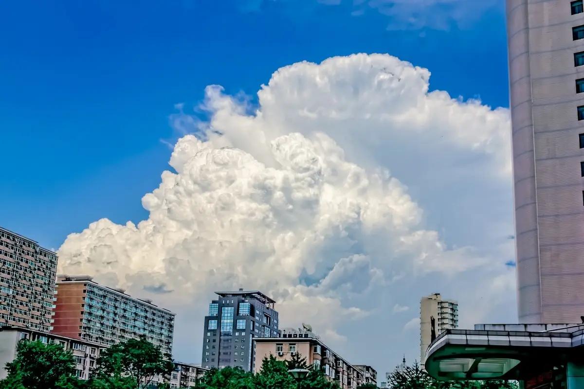 罕见“七彩祥云”现身浙江,形成条件极其苛刻,是好运的预兆吗?