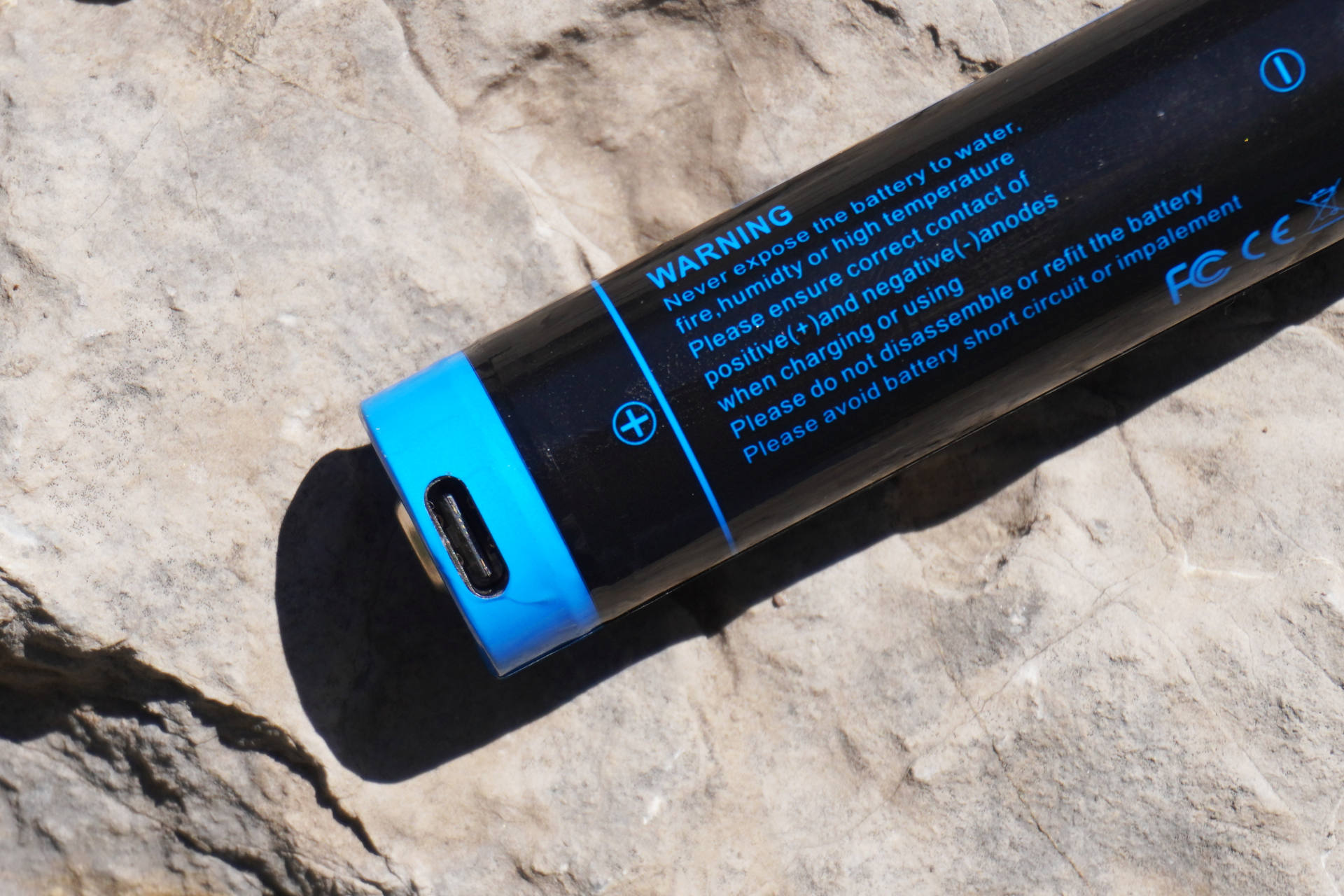 一筒搞定多用途！CYANKSY这款户外手电可是太顶了