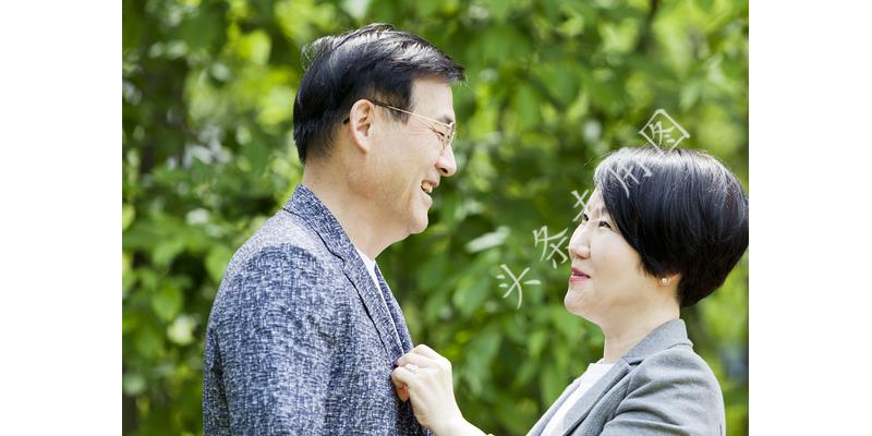 凤凰男母亲退出家族群：“红包你们发100，让我发8000，想得美”