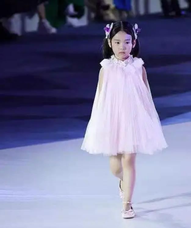 自曝偷东西的女明星,被爆偷东西的女明星