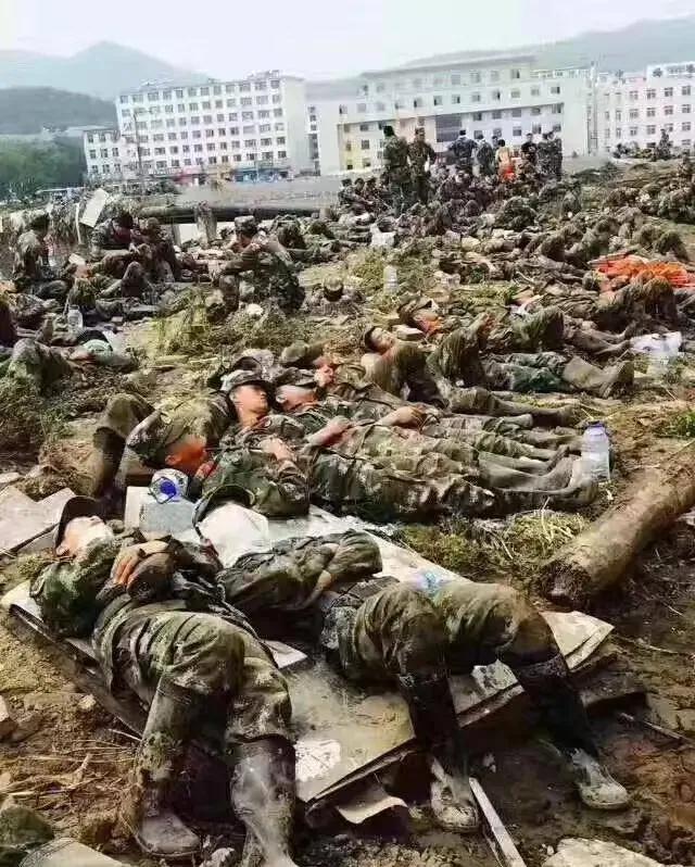 靠近那片橄榄绿(小说)