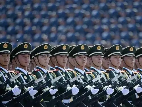 中学生作文荟萃(二十三)一首爱国主义的赞歌(作者:张学琪)