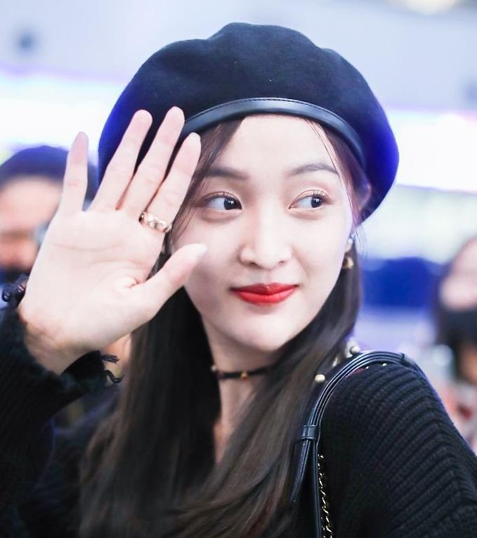 女子割双眼皮失败像瞪眼,女明星割双眼皮对比照