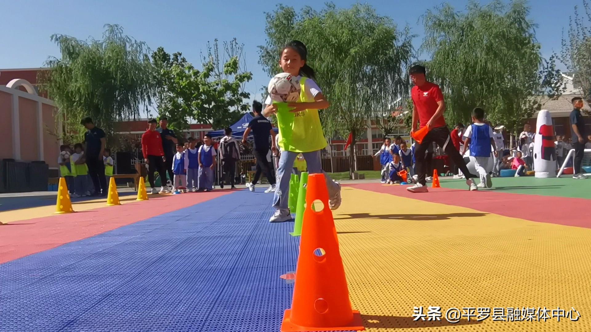 萌童乐翻天,奇趣嘉年华萌童乐翻天