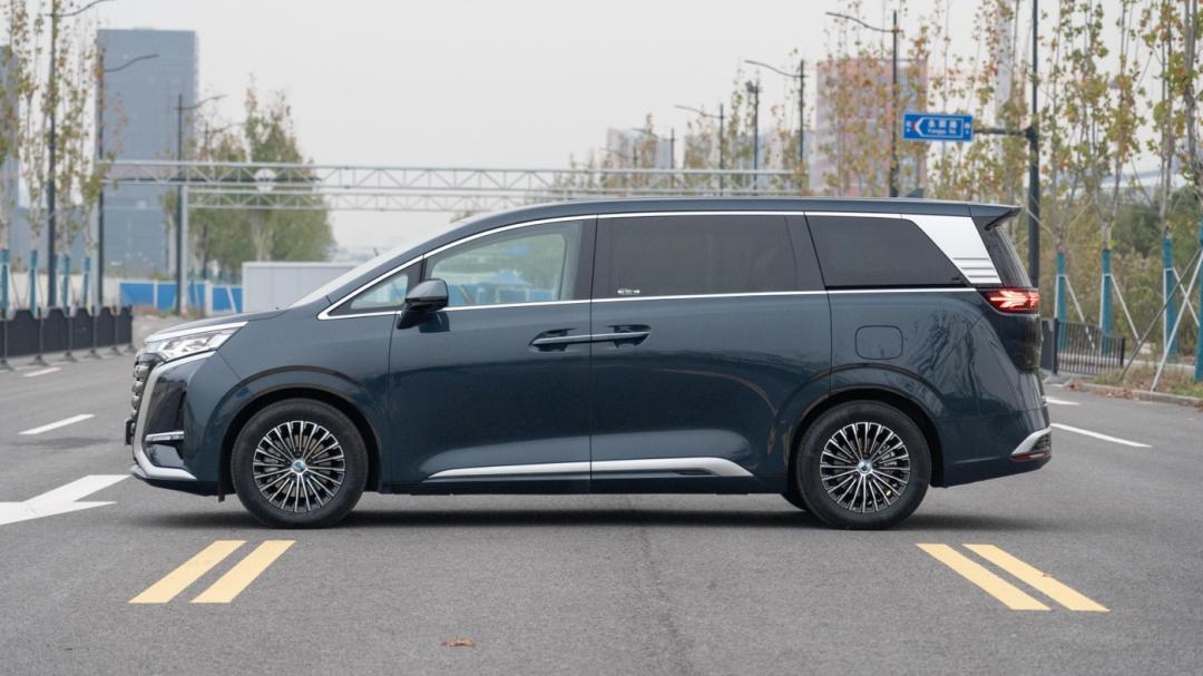 国产汽车比亚迪mpv腾势,国产mpv排行榜前十名腾势