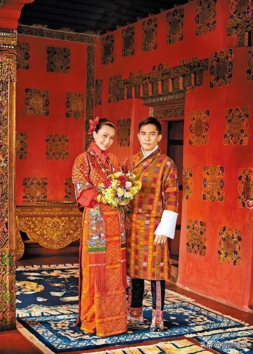 “肩带滑落”刘嘉玲：深夜被绑3小时，金像奖受难堪，后拉黑杨颖