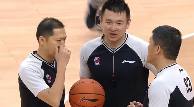 cba裁判真的没有人能管吗,cba的裁判队伍素质
