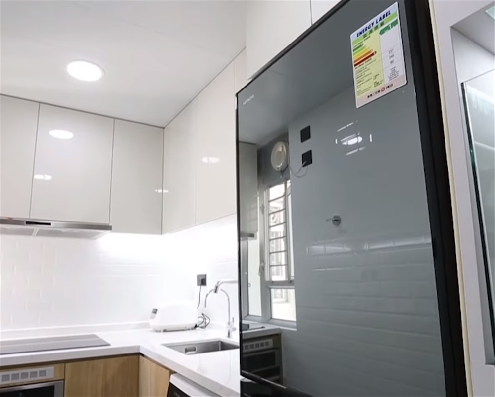 香港一对年轻情侣买房,香港90后夫妻买下35平米小家