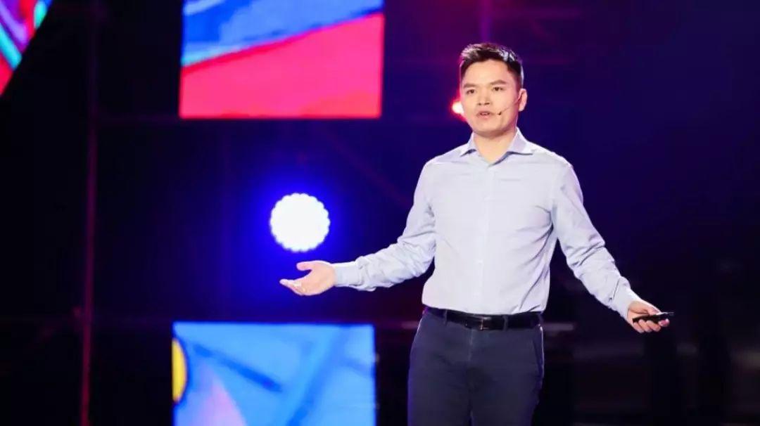 张一鸣前领导，裁员“保命”！昔日KTV的死对头，扛不住了