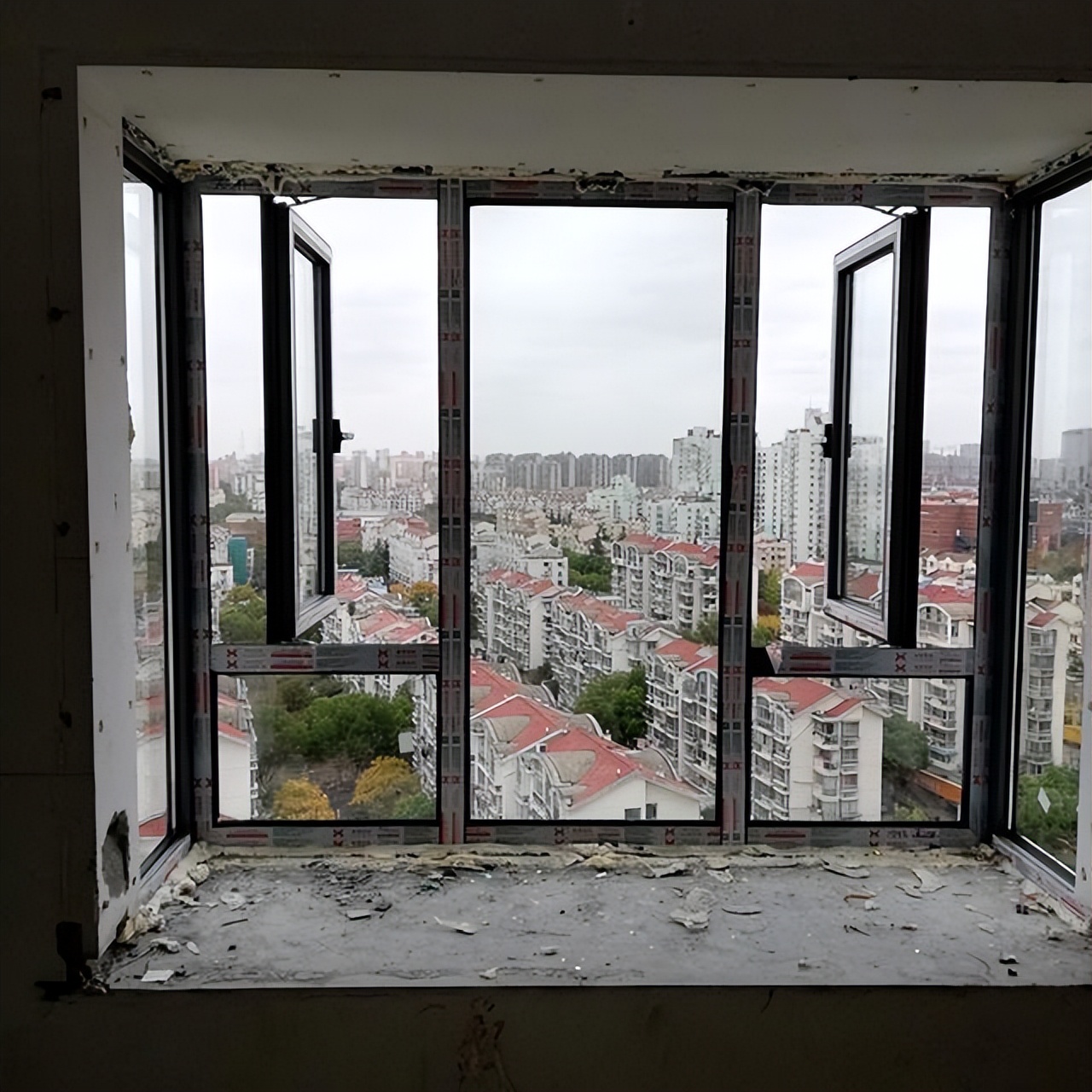 如何选择断桥铝窗户和玻璃,彩铝门窗和断桥铝有什么区别