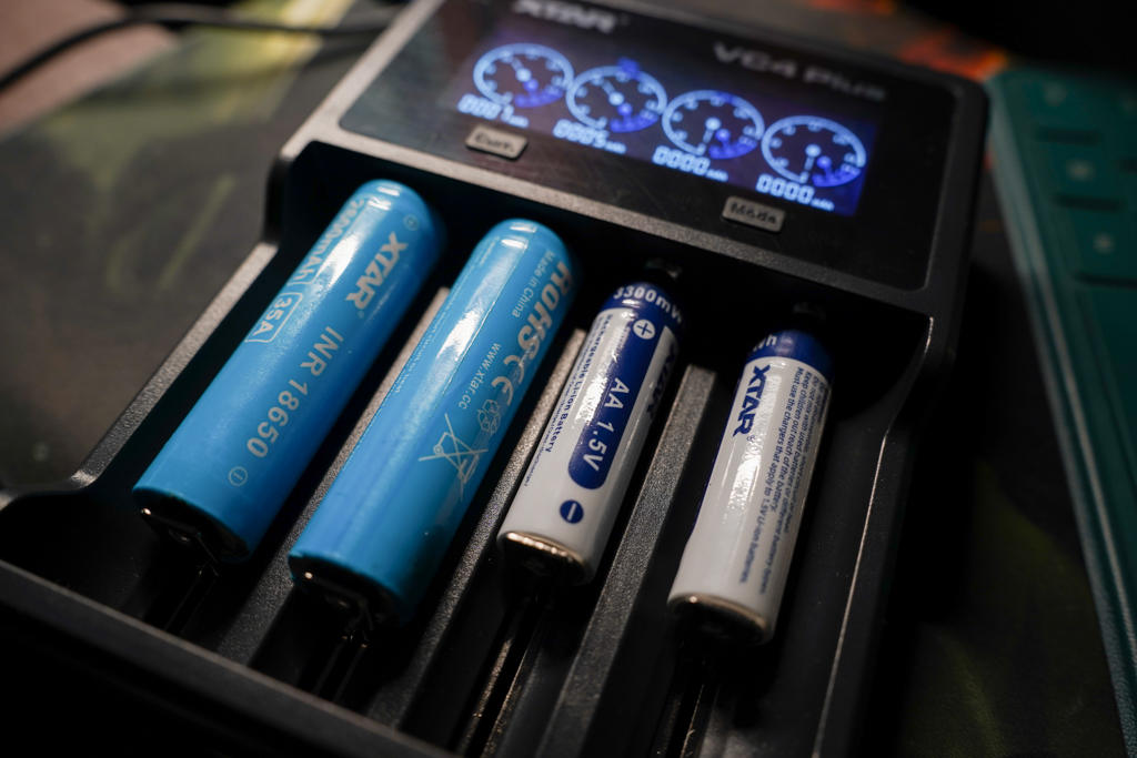 xtarvc4充电器评测,xtarvc4plus智能电池充电器拆解