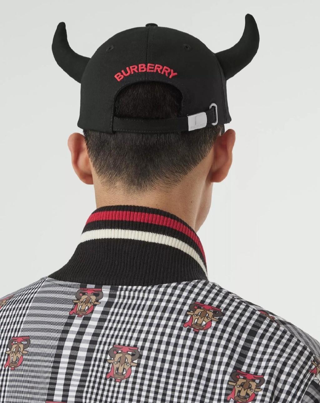 顶流卖丑大翻车！11万的透视裤、露奶衫，25万的飞机包，狗都不买