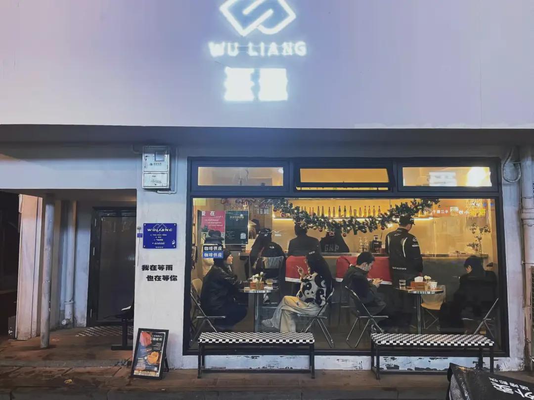 20几岁开个店亏得一塌糊涂,辞职开店的年轻人