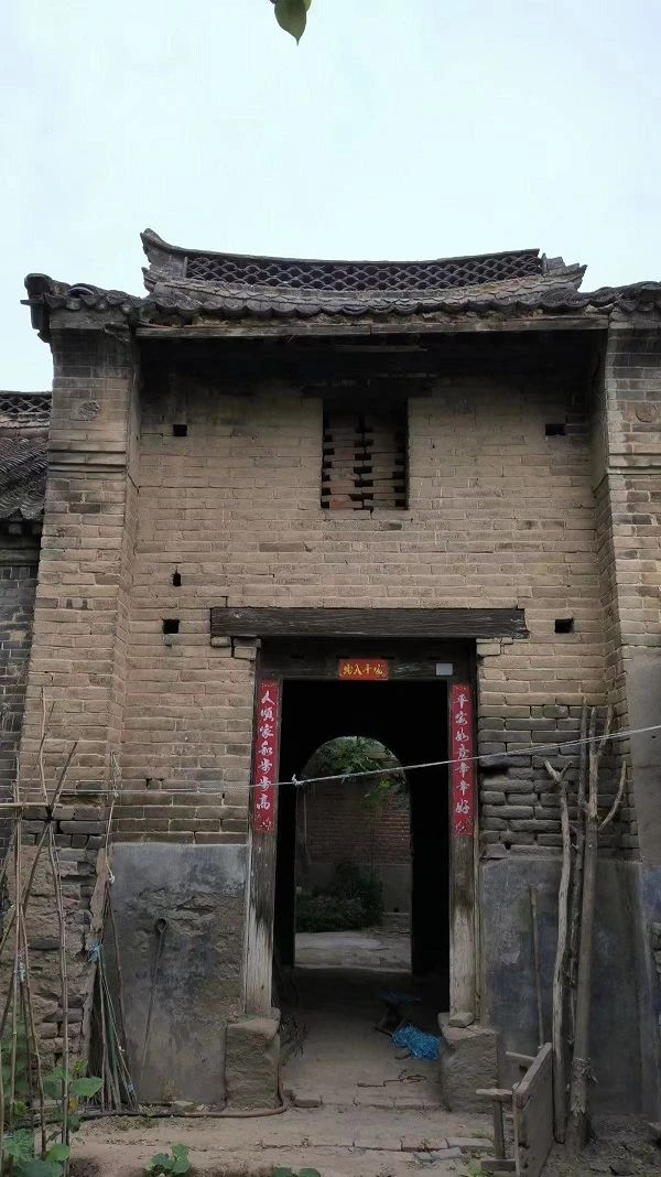 许昌此湾因临高底河而得名,近200年的老匾引人注目