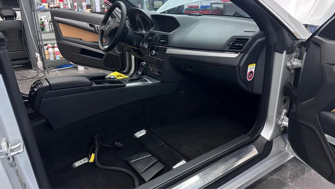 搞了辆“破烂不堪”的老款轿跑，进厂重造大翻新，满血复活变新车