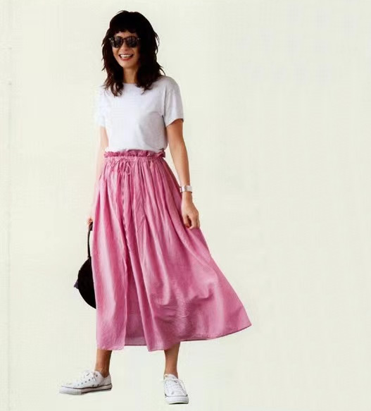 女生穿运动鞋最时尚的穿搭,宽松t恤女中长款搭配什么鞋