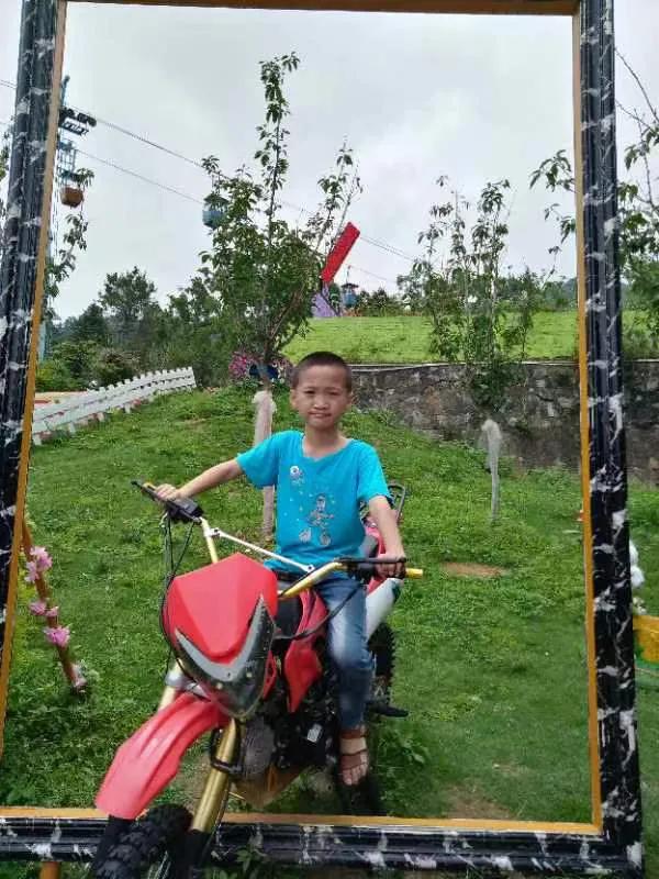 我最喜欢的老师化学英文作文,我最喜欢的老师是体育老师