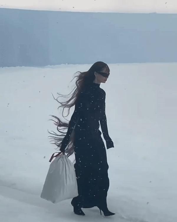 巴黎世家透明垃圾袋5000块钱,巴黎世家稀奇古怪的垃圾袋