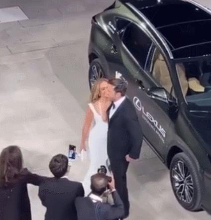 世纪复合！分手20年，他们双双离婚，官宣领证