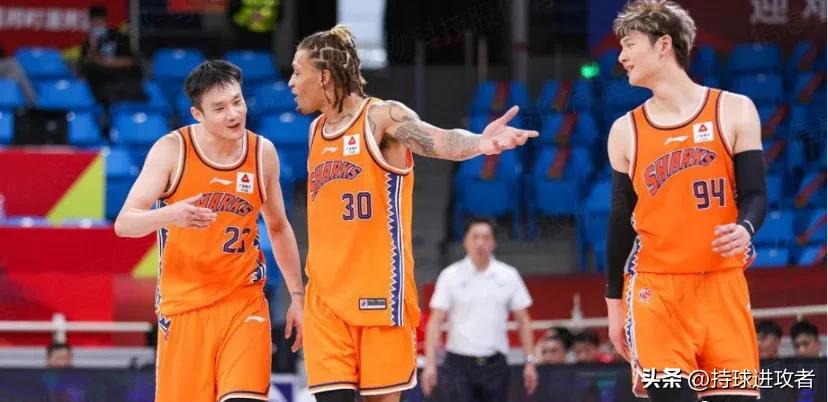 比斯利谈湖人被骂,比斯利怒吼替补席