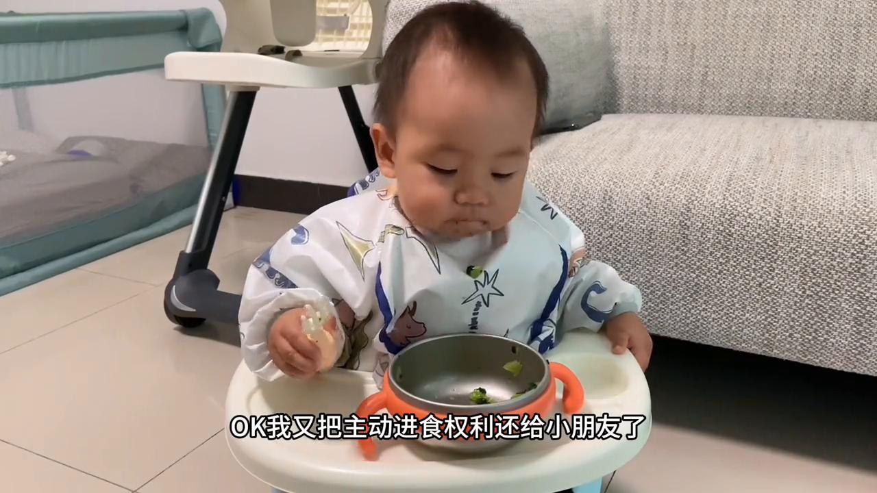 11个月宝宝怎么培养他自主进食,11个月宝宝自主进食辅食