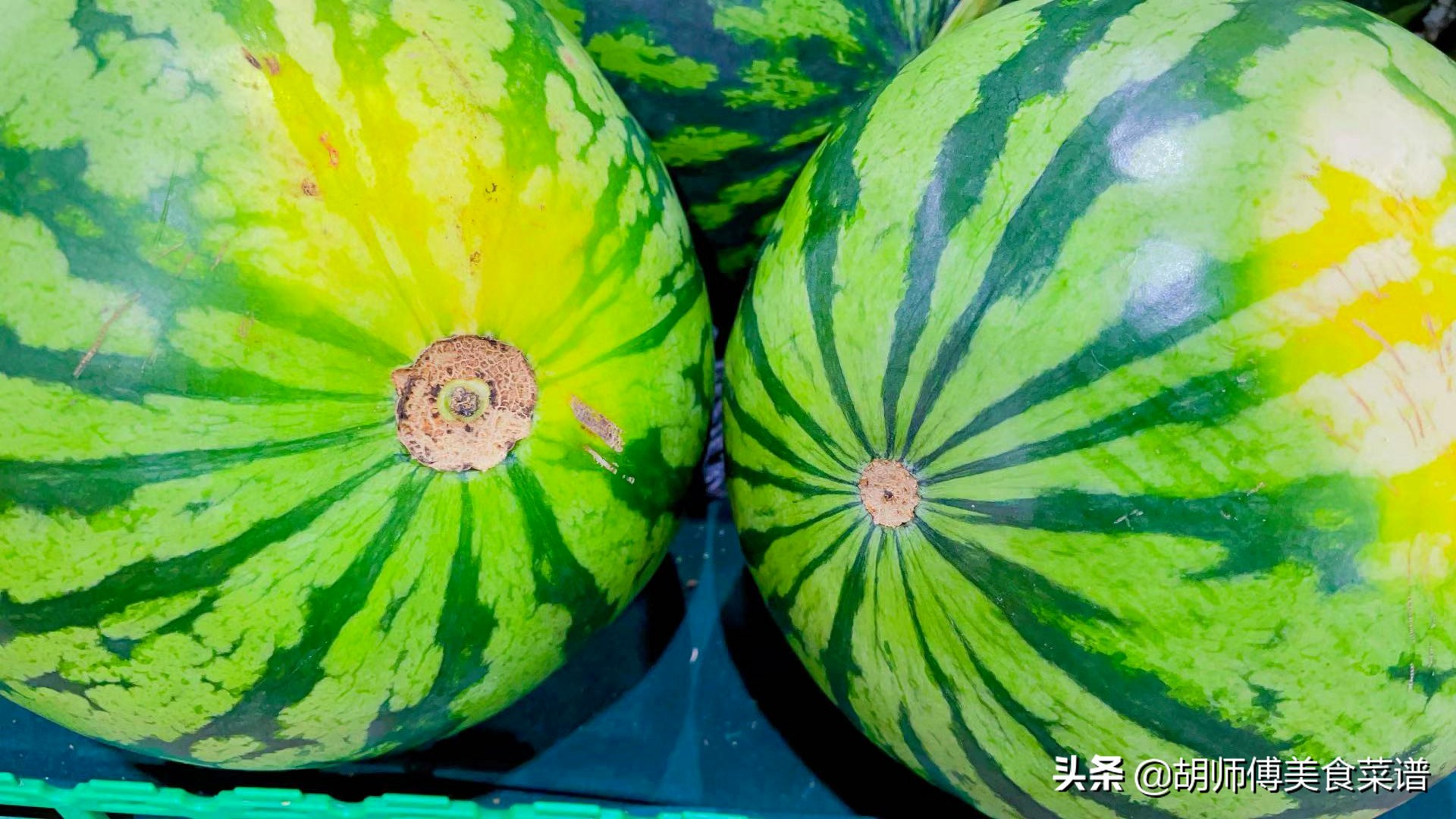 买西瓜时拍一拍,买西瓜认准这四点保证香甜多汁